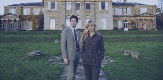 To βίντεο κλιπ του The Dream των Still Corners θυμίζει noir ταινία μικρού μήκους