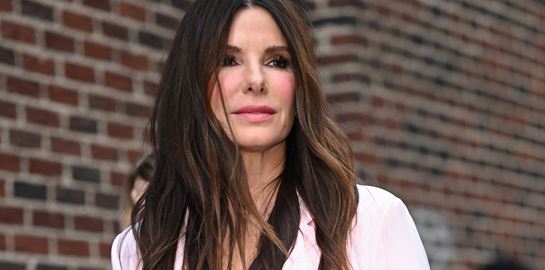 Η αμήχανη στιγμή που η Sandra Bullock βρέθηκε γυμνή με τον Ryan Reynolds
