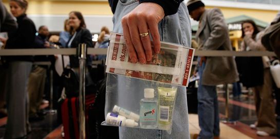 Στην Βρετανία βάζουν τέλος στους περιορισμούς υγρών στις χειραποσκευές