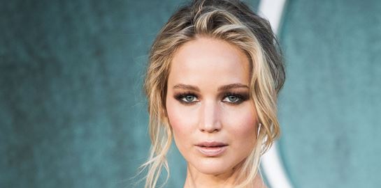 Η ακομπλεξάριστη Jennifer Lawrence