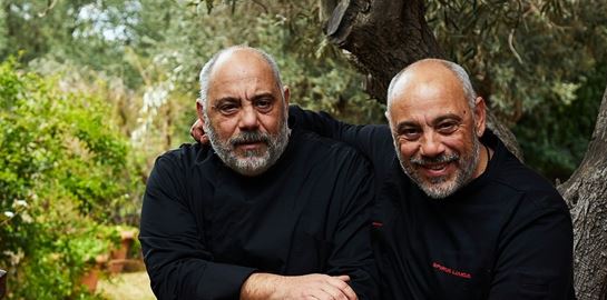 Στην κουζίνα με τον αδερφό μου