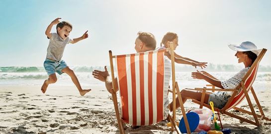 Πάνω από τους μισούς Έλληνες δεν θα πάνε διακοπές φέτος