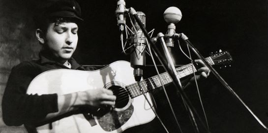 Όταν ο Bob Dylan έκανε την πρώτη του μεγάλη συναυλία στη Νέα Υόρκη