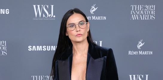 Για την 60χρονη Demi Moore είναι ήδη καλοκαίρι