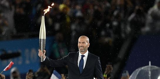Όταν ο Zinedine Zidane έκλεψε την παράσταση στην τελετή έναρξης των Ολυμπιακών Αγώνων στο Παρίσι