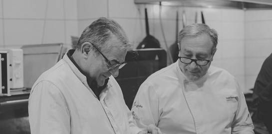 The Athenian House: Jerome Serres και Γιάννης Μπαξεβάνης μαζί στην Σαντορίνη