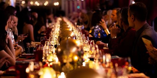 We deliver Joy: Τα πολυκαταστήματα attica εγκαινίασαν και φέτος την εορταστική περίοδο με ένα εντυπωσιακό Private Festive Dinner