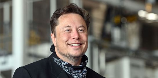 O Elon Musk θέλει εμείς να αποφασίσουμε ποιοι λογαριασμοί θα επιστρέψουν στο Twitter