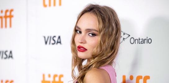 Lily-Rose Depp, έχεις την προσοχή μας