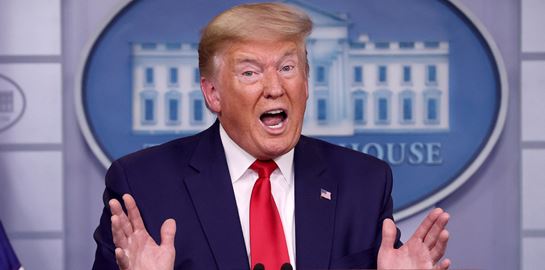 Ο Donald Trump φόρεσε επιτέλους μάσκα