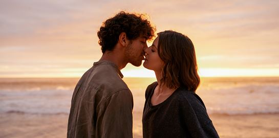 Βρήκαμε το μυστικό πίσω από ένα αξέχαστο φιλί