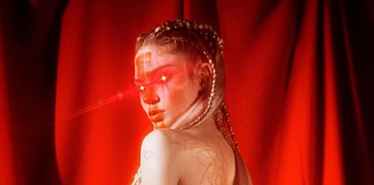 Grimes, η κυβερνοπάνκ Αφροδίτη της ηλεκτρονικής σκηνής