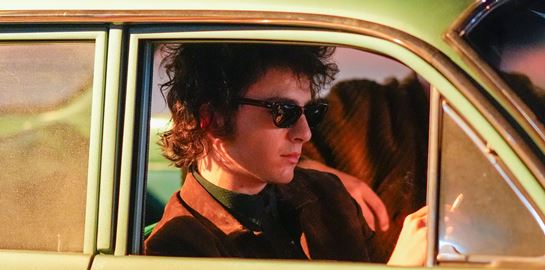 Ο Timothée Chalamet μοιάζει πιο πολύ από ποτέ με τον Bob Dylan