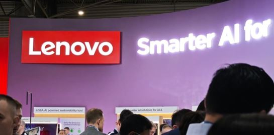 H Lenovo μάς έδειξε ένα laptop με ηλιακό πάνελ στην MWC 2025