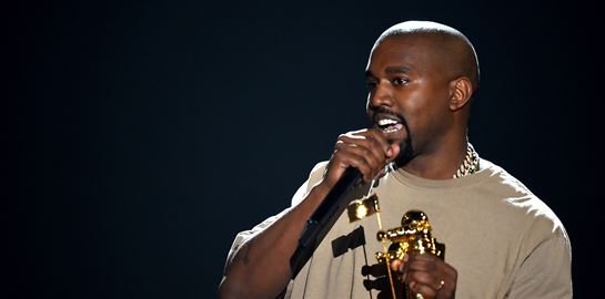 Τι δουλειά είχε ο Kanye West στην πασαρέλα του οίκου Balenciaga;
