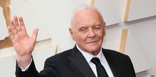Με τον Anthony Hopkins ως το φεγγάρι