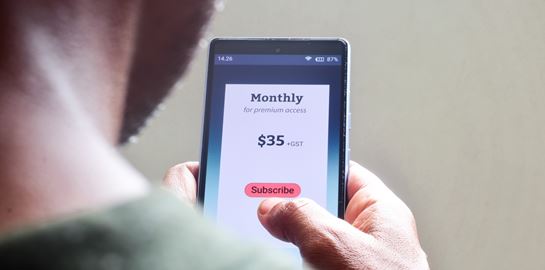 6 ψυχολογικά κόλπα που χρησιμοποιούν οι εταιρείες για να μην κόψεις τη συνδρομή σου