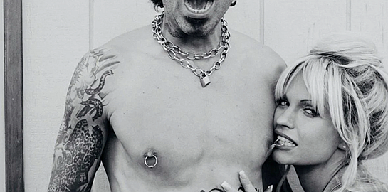 Lily James και Sebastian Stan όπως λέμε Pamela Anderson και Tommy Lee