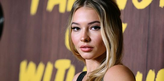 Τα φρέσκα, εντυπωσιακά κορίτσια που πρωταγωνιστούν στο Netflix