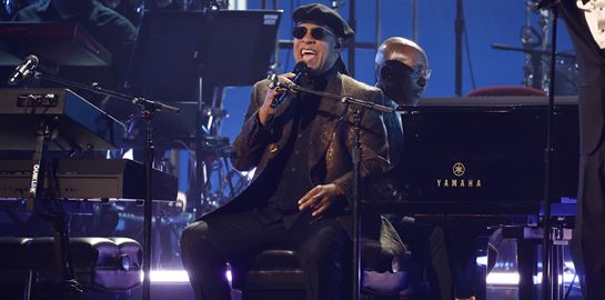 Ο Stevie Wonder έχει κάτι να πει για το beef Kendrick Lamar και Drake