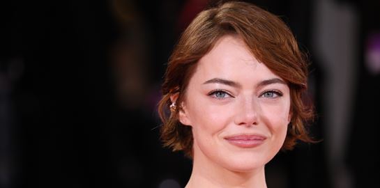 Η Emma Stone μίλησε ελληνικά για την πρεμιέρα του Bugonia στις Νύχτες Πρεμιέρας (video)