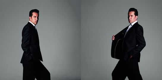 Ο Χάρης Σιανίδης τους κοιτά όλους κατάματα