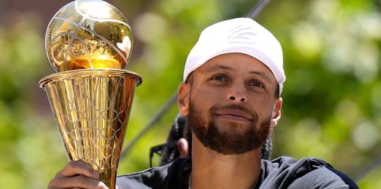 Ο Stephen Curry και η &#39;χρυσή&#39; συμφωνία με την Under Armour