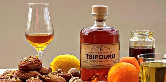 Updated μελομακάρονα με παλαιωμένο τσίπουρο