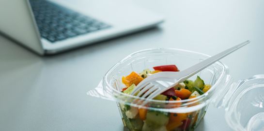 6 υγιεινές, χορταστικές τροφές για το γραφείο