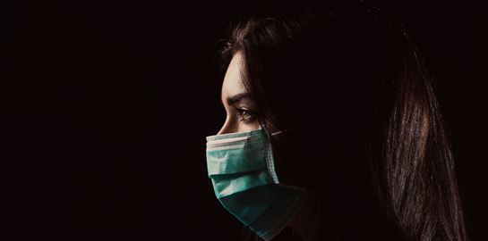 Γιατί δεν μειώνονται τα κρούσματα κορονοϊού