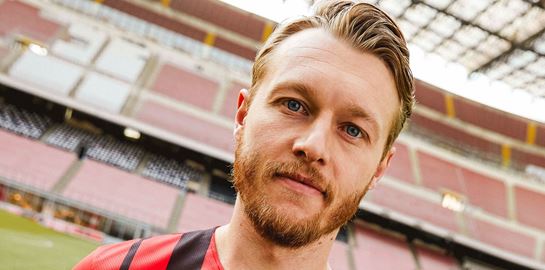 Το περιβραχιόνιο του αρχηγού της Μίλαν περιμένει τον Simon Kjaer