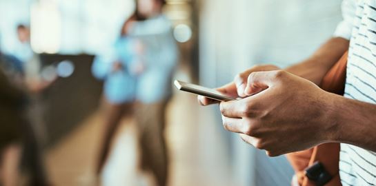 Πώς θα ήταν ένα σχολείο χωρίς smartphones για έναν χρόνο;