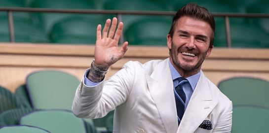 Τι τρώει και πώς γυμνάζεται ο David Beckham για να μη δείχνει 49(!) χρονών