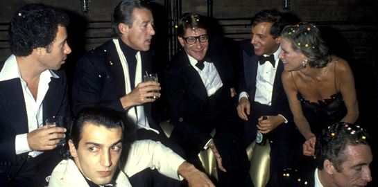 Έξι αρώματα ζητούν συγγραφέα