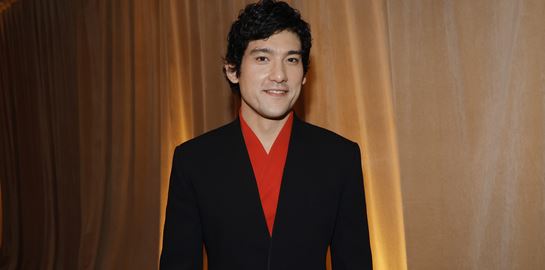 Η νέα φιλόδοξη σειρά του Apple TV+ έχει κάτι από White Lotus και The Bear και είναι &#39;άχαστη&#39;