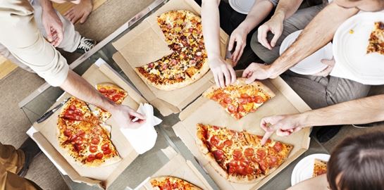 Κι αν το χάρτινο κουτί βλάπτει σοβαρά την υγεία της πίτσας;