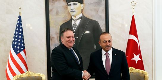 Η Τουρκία ρίχνει &quot;ύποπτες&quot; γέφυρες επικοινωνίας με την Ελλάδα