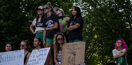 Γιατί οι γυναίκες κάνουν εμπάργκο στους άντρες με το Κίνημα 4B