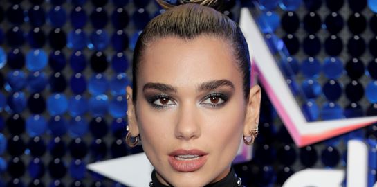 Η Dua Lipa παίζει μπάλα στο FIFA 21