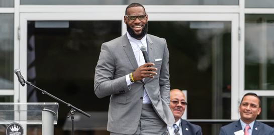 I Promise School: Ο LeBron είναι σίγουρα κάτι παραπάνω από ένας αθλητής