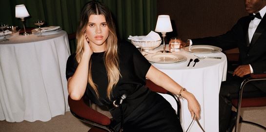 Η Tommy Hilfiger παρουσιάζει τη Holiday Campaign με πρωταγωνιστές τη Sofia Richie Grainge και τον Damson Idris