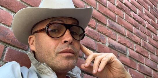 Ο Billy Zane είναι φτυστός ο Marlon Brando στην ταινία Waltzing with Brando