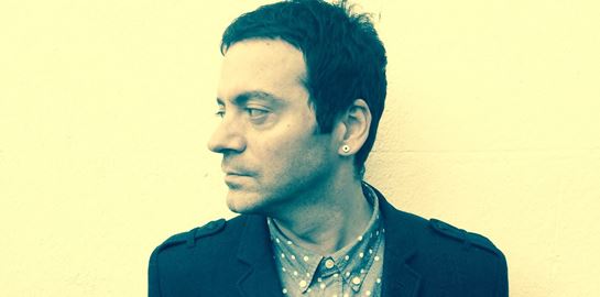 Ο Vassilikos γνωρίζει ότι το γκρίζο μπορεί να είναι καταπληκτικό