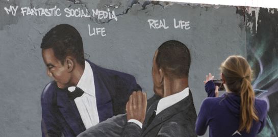 Το χαστούκι του Will Smith στα Όσκαρ γίνεται γκράφιτι στο Βερολίνο