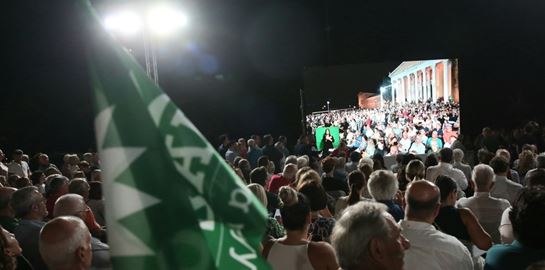 To ΠΑΣΟΚ έγινε 50 χρονών και αυτά είναι τα καλύτερα σχόλια που είδαμε