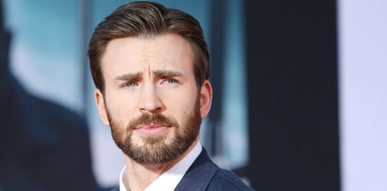 O Chris Evans ποστάρει κατά λάθος γυμνή φωτογραφία του και το ίντερνετ καταρρέει