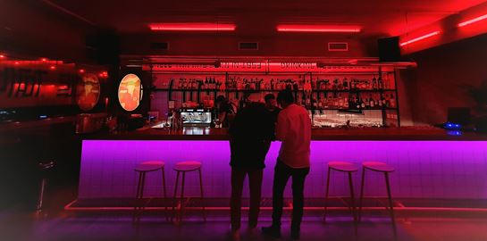 Το Uncle Tan&#39;s είναι το νέο cool μπαρ του Πειραιά