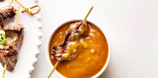 Εναλλακτικό Πάσχα με σουβλάκι αρνί