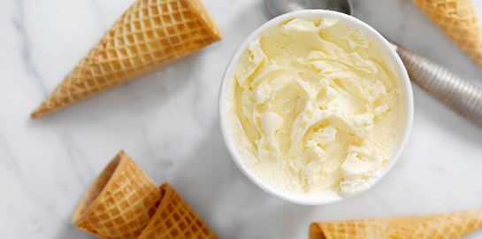 Με σπιτικό παγωτό βανίλια αμέσως καλύτερα