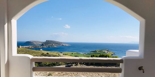 Theasis Luxury Suites: Πολυτέλεια και απόλυτη χαλάρωση στη Σχοινούσα